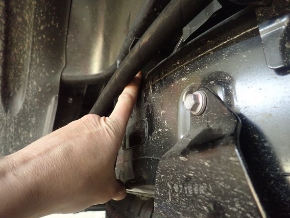 When the reservoir is placed properly, apply thread locker on the clamp's bolts and torque them to 10 Ft-Lb.