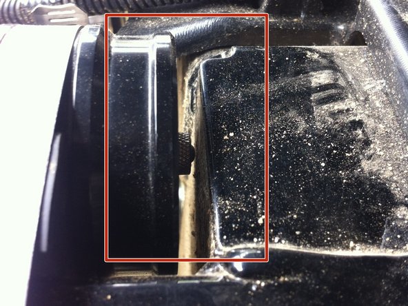 Note: The hose configurations are different on the left and right side, pay attention to pictures to make sure you are installing the proper shocks on each side.