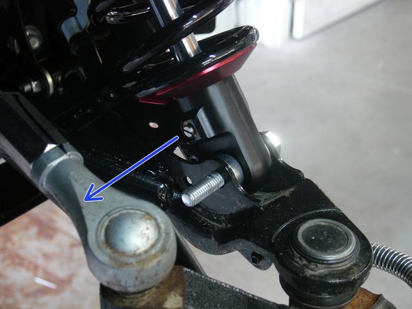 On Stage 2, Stage 4 and Stage 5 models, the lower shock eyelets should be installed with the rebound adjuster oriented towards the rear of the vehicle as shown by the blue Arrow on the photo ( right side shown ). If needed, you can turn the lower eyelet to orient properly.