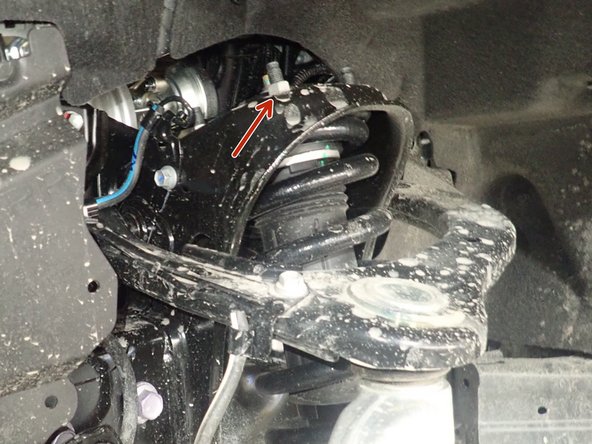 Remove the 4 nuts of the upper shock.