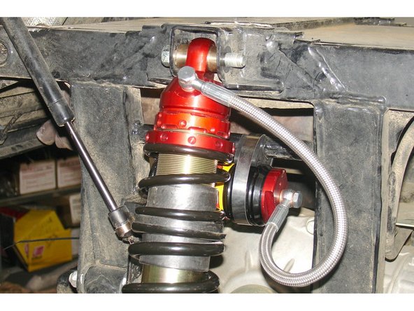 Install the reservoir with the banjo bolt (connected to the reservoir) facing towards the rear of the vehicule.  The reservoir must be attached to the frame using the provided rubber mounts and metal collars.  Do not over tighten the metal collars on the reservoir (torque to 6 lbs-in).