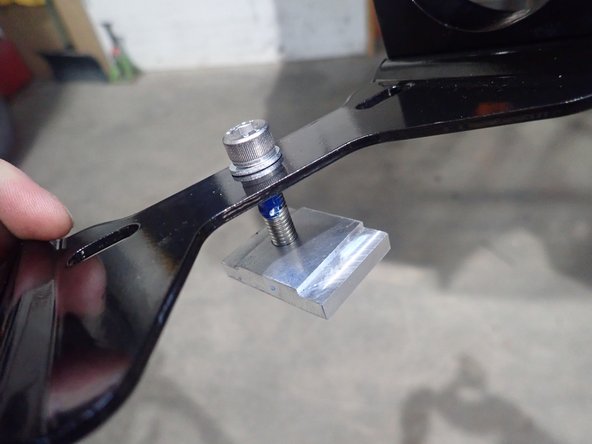 Reservoir bracket installation: