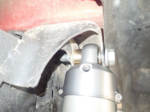 Offset spacers are used to get more clearance between frame and piggyback head. The larger spacers must face inside the vehicle to bring shocks further of the frame as shown. (right side shown)