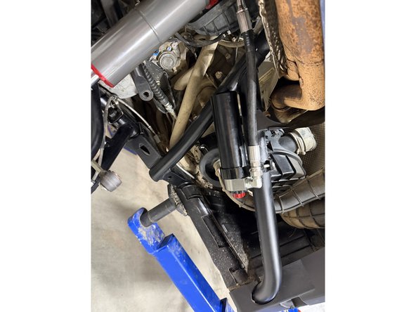 On models with rebound, the lower shock eyelets must be installed with the rebound adjuster oriented toward the rear of the vehicle. If needed, rotate the lower eyelet to ensure proper orientation.