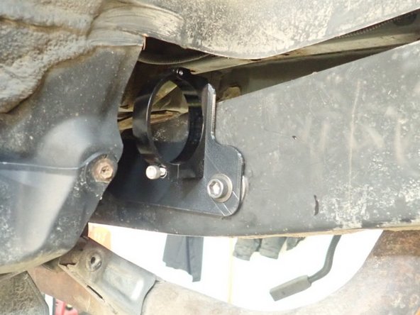 When the bracket as been tight in horizontal positon, secure it with the provided steel collar around the frame. Be careful to not place the collar screw where the rezzy will be installed.