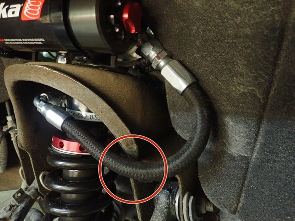 When reservoir is placed properly, apply threads locker on clamp's bolts and torque them at 10 ft.lb.