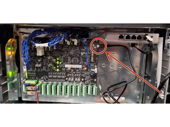 Be extremely careful while connecting the Micro-USB or Emulator. Make sure the female connector is even with the male connector to avoid bending or breaking the pins or Micro-USB connector.
