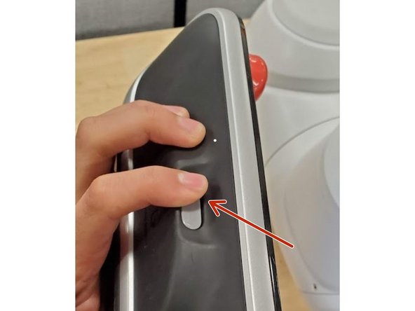 The LED Flange will turn Yellow.