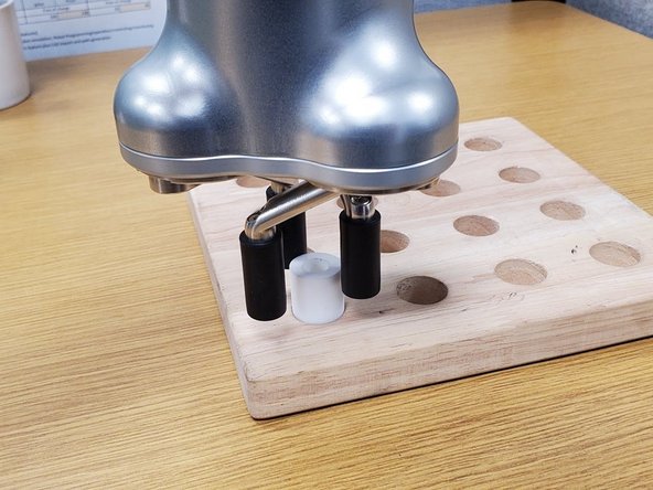 Teach the three corners (1, 2 and 3) of the pallet.