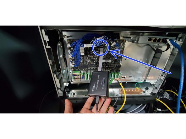 Turn off the cobot and the controller