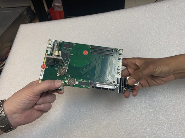 Platinen NIEMALS ohne ESD-Beutel von Hand zu Hand übergeben !!!