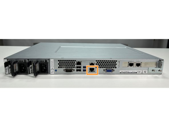 
Bei allen neueren Head Units gibt es zwei Anschl&uuml;sse, die mit &bdquo;Data&ldquo; beschriftet sind. Diese dienen zur Verbindung der Head Unit mit dem Kundennetzwerk. Es ist auch m&ouml;glich, nur einen Port zu verwenden.
