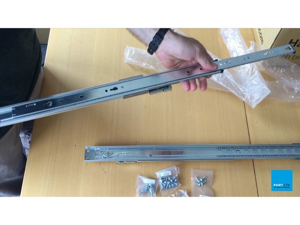 
Ziehen Sie inneren Arm, bis die Sperre
