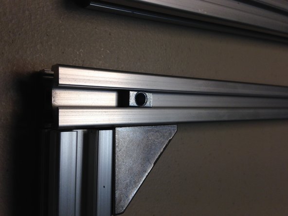 Use the diagonal corner brackets and place them at the eight corners of the machine, as per the exploded diagram.