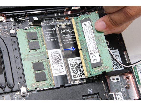 The top and bottom clips should be released simultaneously for a single Memory module.