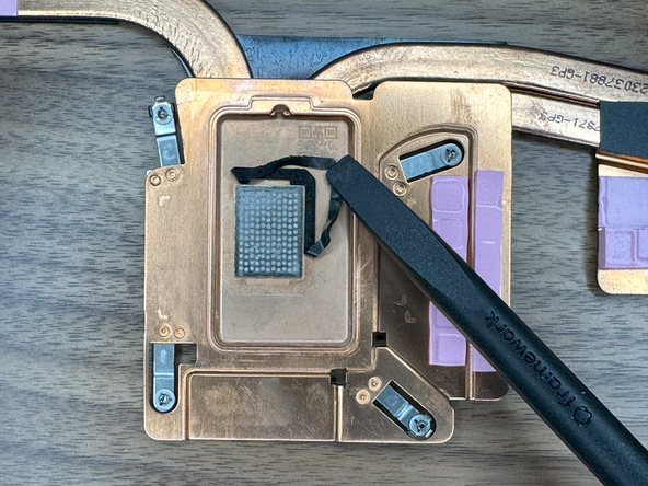 Using the Spudger of the Framework Screwdriver, remove the sponge on the Heatsink.