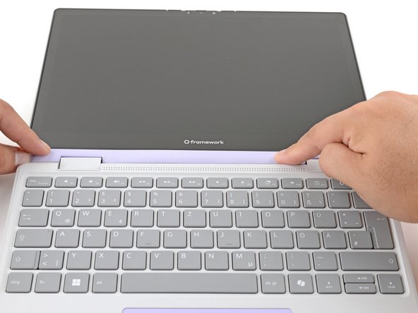 Use your finger to press along the length of the Display Cover to snap it onto the laptop.