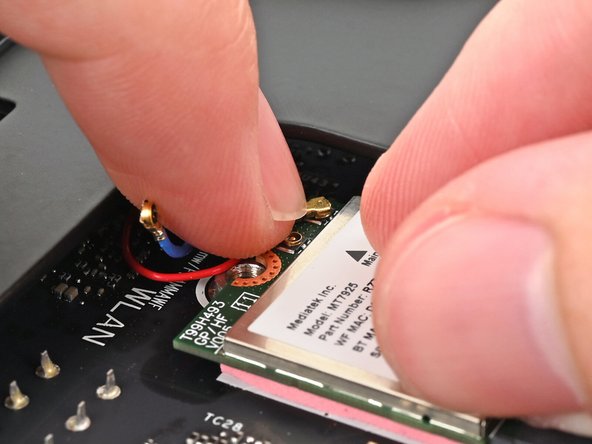 The color of your antenna cables will depend on the antenna module you're using. Refer to the instructions of your antenna module for which cables should connect to the two sockets on the Wi-Fi module.