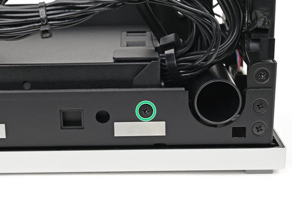 The screws labeled "4.0 mm fastener with a 5.5 mm diameter 0.9 mm thick" secure the side of the power supply.