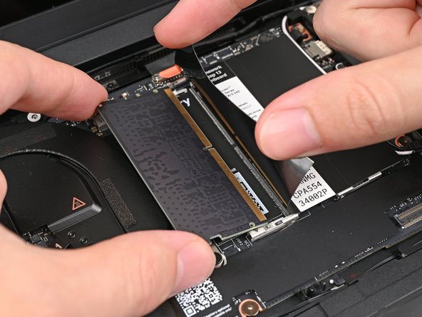 Hold the memory module by its edges. Don't touch the gold contacts with your fingers. If you do, wipe the contacts with a clean, lint-free cloth to remove any finger oils.