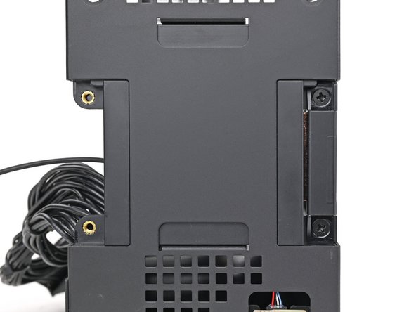 Use your Framework Desktop Screwdriver to install the two 4.0 mm‑long Phillips screws securing the right antenna.