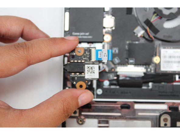 Using your finger or the spudger end of the Framework Screwdriver gently lift up the Audio Module from the right-hand side and pull it away from the headphone jack.