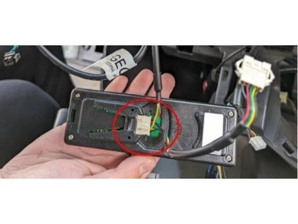 Connect HRN-HTKDSR or HRN-CCTKDSR white male connector to the in-cab controller.