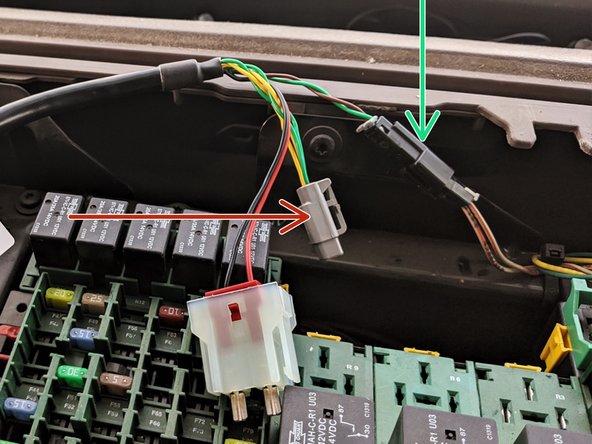 For 2004 - 2007 Volvo trucks where the gray  2-pin J1939 connector is not available: