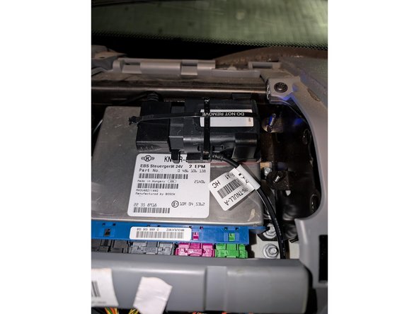 Mount the SPR-INSTALLBAG firmly on the EBS ECU. Secure the GO device and HRN-CW03K3 harness connection with cable ties.