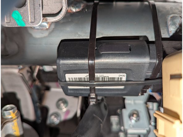 Ensure that the serial number of the GO9 device is facing outwards, and is not covered by, or in contact with, any metal surface.