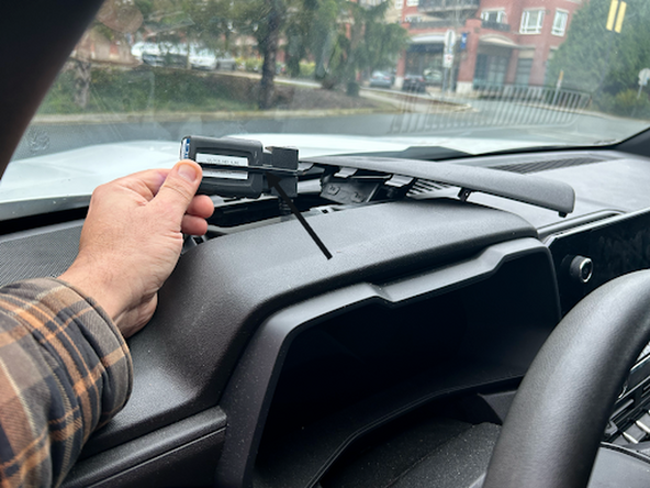 Secure the GO unit to the harness using a cable tie.