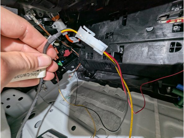 Connect the white connectors of the HRN-CW03K3 to each other.