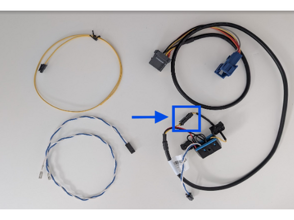 Prepare the Mercedes Power Harness HRN-EE06K3 harness and connect the Molex connector with the yellow wire as shown