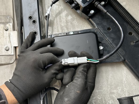 Connect the male 6-pin GO RUGGED connector to the female 6-pin socket on the HRN-HBRPIOXEXT harness.