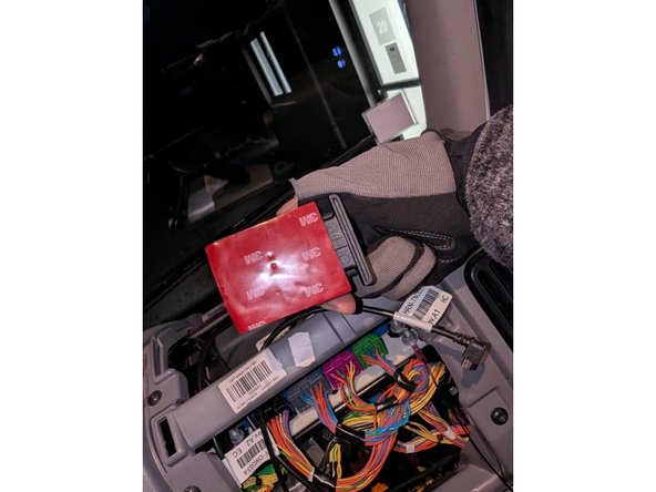 Apply the double-sided tape from the SPR-INSTALLBAG onto the mounting bracket and GO device.