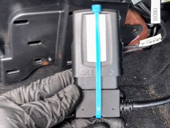 Connect the GO Device to the female 16-pin connector on the HRN-CT06S1 harness and secure the connection with a cable tie.