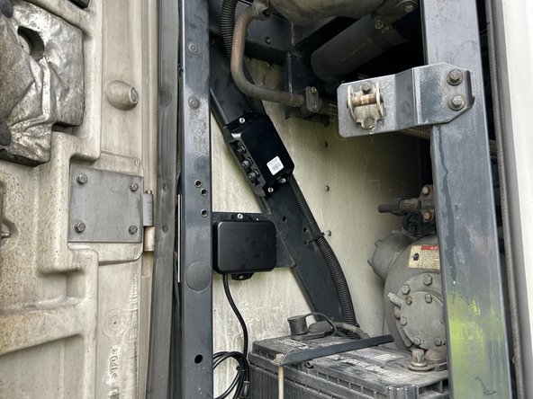 Do not mount the devices close to any heat sources, and ensure that the mounting area does not interfere with any other components. Ideal mounting locations may vary by trailer type.