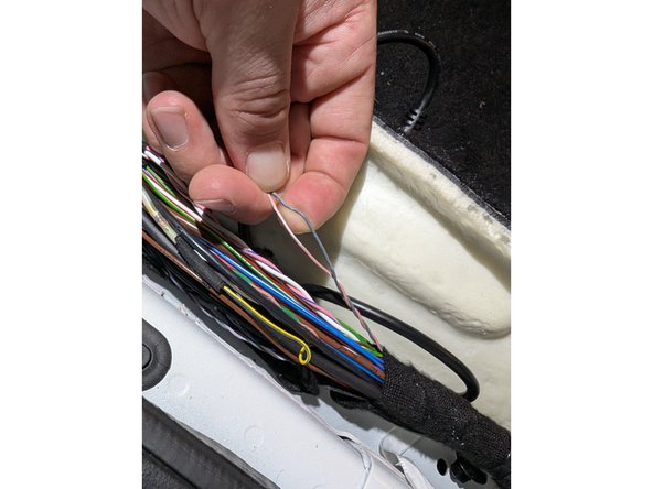 Attach the IOX-Clamp to the pink-white and grey wire