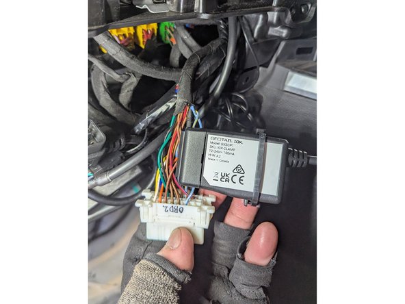 Ensure the wires are seated in the grooves of the clamp as shown.