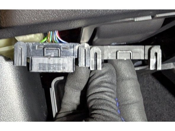 We have discovered on the 2025+ BMW X3 that the adapter 9 from HRN-GS16K22-A doesn't clip into place correctly so it needs to be secured with cable ties.