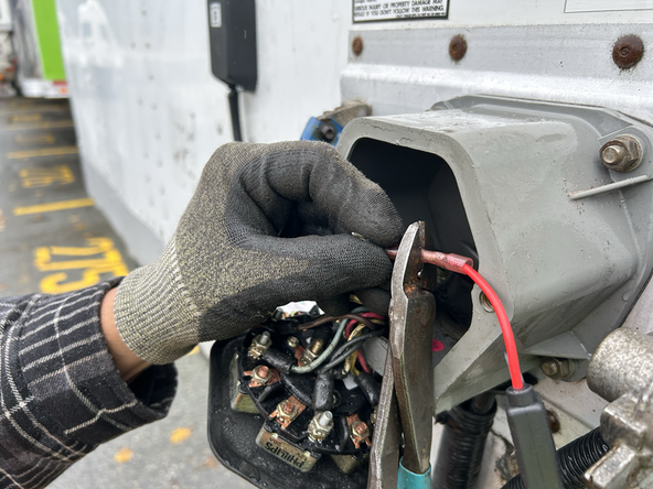 The 2 x fuse holders will be used on the Brown and Blue wires.