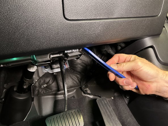 The connector retaining clips can be released using a small flat pry tool or pick tool from the front or back. 