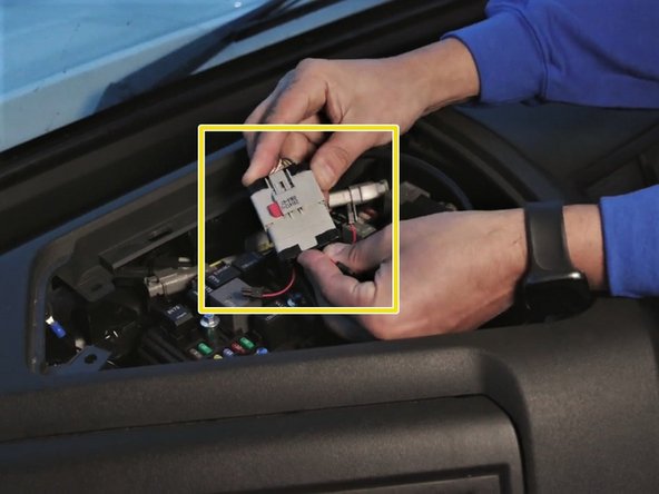 Connect the mating end of the HRN-CS14S21 to the vehicle's RP1226 connector.