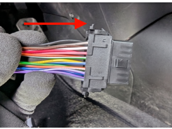 Select adaptor 3 from the harness kit and clip it into place as shown.