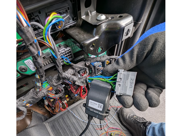Locate the gray connector labeled Z3X1 at the top center of the fuse panel. It contains multiple twisted pairs of blue and green wires. Attach the IOX-Clamp to any of these blue-and-green wire pairs.