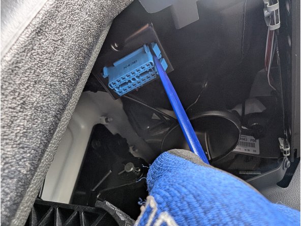 Unclip the OBD-port from the mounting bracket with a suitable tool.