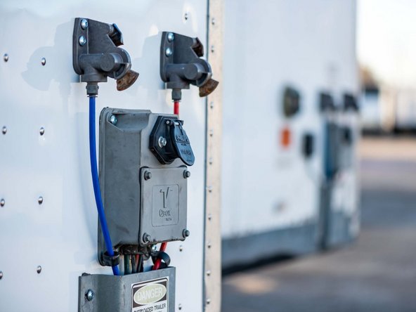 Power up the AssetTrac device by connecting it to the J560 socket on the trailer with a tractor.