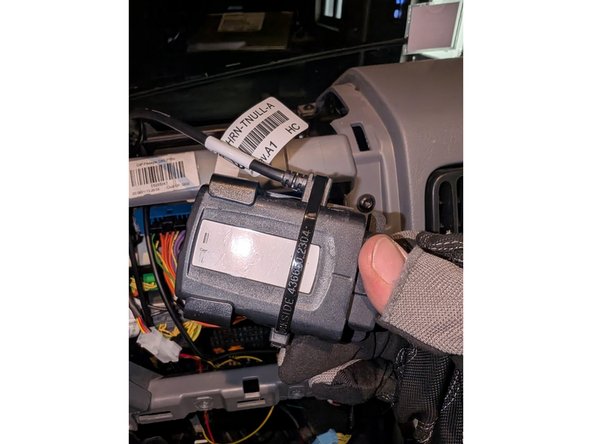 Connect the IOX-Clamp to the GO device and secure with cable ties.