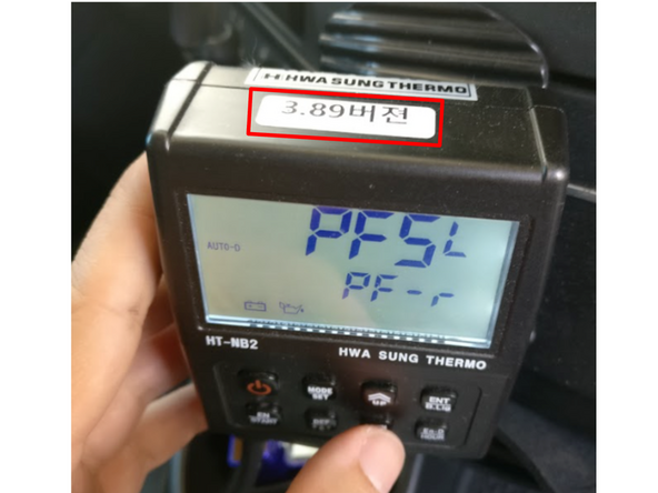 The firmware version of the display must be 3.89 or newer. Older versions are not supported.