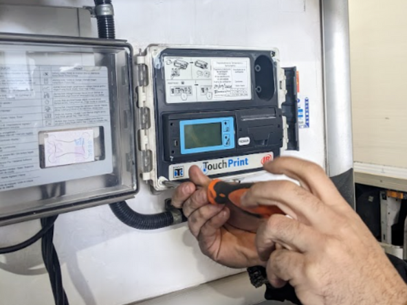 Locate the Thermograph on the outside of the trailer.